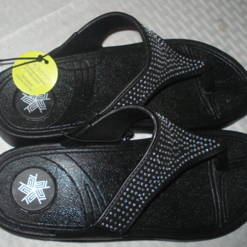 NWT Black sandals size 7